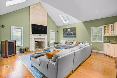 4 Ariana Court, Oyster Bay, NY 11771 - Photo 12