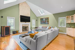 4 Ariana Ct, Oyster Bay, NY 11771 - Photo 12