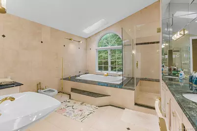 4 Ariana Court, Oyster Bay, NY 11771 - Photo 18
