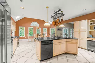 4 Ariana Ct, Oyster Bay, NY 11771 - Photo 16