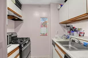 219 Admiral Ln, Bronx, NY 10473 - Photo 18