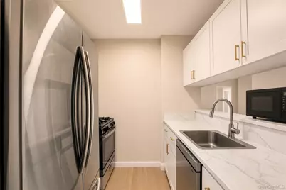 219 Admiral Lane #2219H, Bronx, NY 10473 - Photo 4