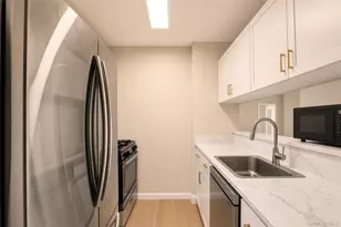 219 Admiral Ln, Bronx, NY 10473 - Photo 4