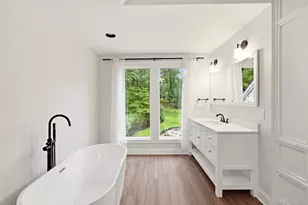 8 Target Rock Rd, Lloyd Harbor, NY 11743 - Photo 20