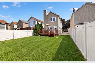 8548 257th Street, Floral Park, NY 11001 - Photo 32