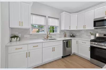 8548 257th Street, Floral Park, NY 11001 - Photo 16