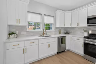 85-48 257th St, Floral Park, NY 11001 - Photo 16
