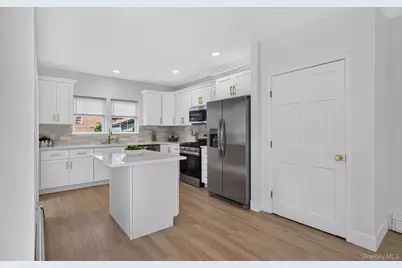8548 257th Street, Floral Park, NY 11001 - Photo 12