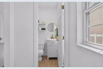 8548 257th Street, Floral Park, NY 11001 - Photo 18