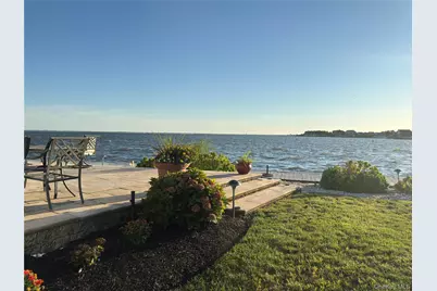 321 Grand Central Avenue, Amityville, NY 11701 - Photo 16