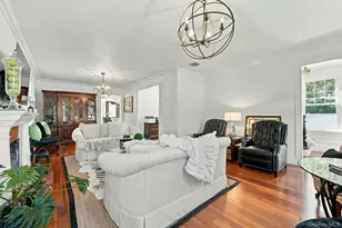 354 Middle Rd, Bayport, NY 11705 - Photo 20