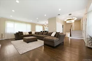 3 Maplewood Ln, East Hills, NY 11576 - Photo 4