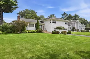 3 Maplewood Ln, East Hills, NY 11576 - Photo 2