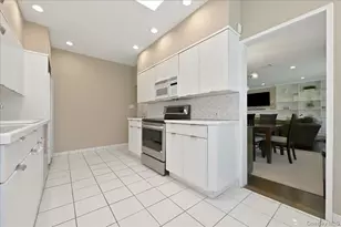 3 Maplewood Ln, East Hills, NY 11576 - Photo 10