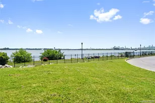 200 Neptune Ct, Bronx, NY 10473 - Photo 6