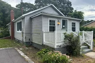 253 Railroad Ave, Center Moriches, NY 11934 - Photo 2