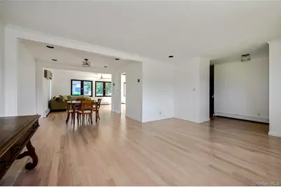 190 W Waukena Avenue, Oceanside, NY 11572 - Photo 2