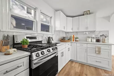22 Chestnut Place, Mount Vernon, NY 10553 - Photo 2