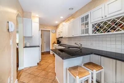 455 Morris Avenue, Rockville Centre, NY 11570 - Photo 6