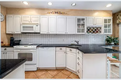 455 Morris Avenue, Rockville Centre, NY 11570 - Photo 8