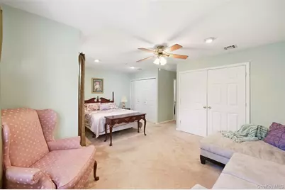 13 Hancock Court, Coram, NY 11727 - Photo 22