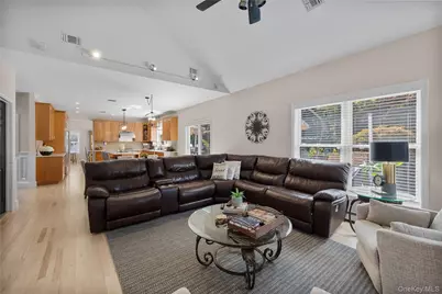 20 Millennium Court, Bohemia, NY 11716 - Photo 12