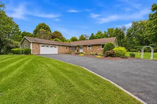 27 Bobolink Ln, Salt Point, NY 12578 - Photo 2