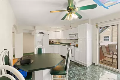 947 N Park Avenue, Massapequa, NY 11758 - Photo 6