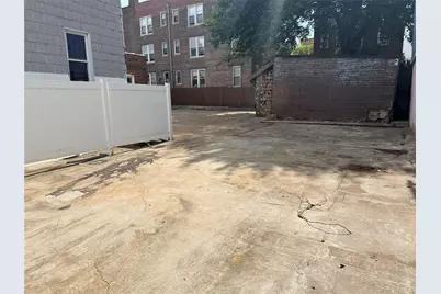 35-02 Bradley Avenue, Long Island City, NY 11101 - Photo 4