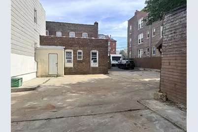 35-02 Bradley Avenue, Long Island City, NY 11101 - Photo 2