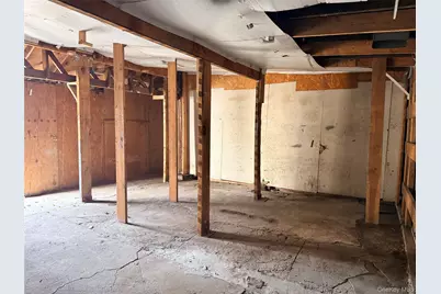 35-02 Bradley Avenue, Long Island City, NY 11101 - Photo 6