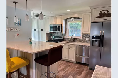 197 S 7th Street, Lindenhurst, NY 11757 - Photo 4