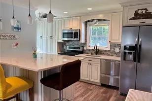 197 S 7th St, Lindenhurst, NY 11757 - Photo 4