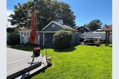 197 S 7th Street, Lindenhurst, NY 11757 - Photo 22