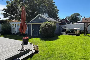 197 S 7th St, Lindenhurst, NY 11757 - Photo 22