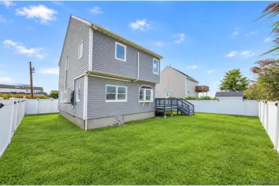 891 S Bay Street, Lindenhurst, NY 11757 - Photo 32