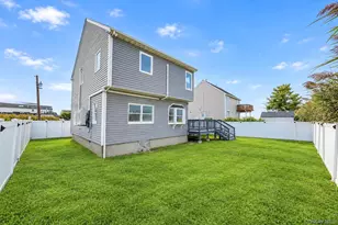 891 S Bay St, Lindenhurst, NY 11757 - Photo 32