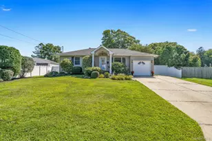 9 Anson Ln, West Sayville, NY 11796 - Photo 2
