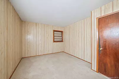 11 E Hollywood Avenue, Lindenhurst, NY 11757 - Photo 14