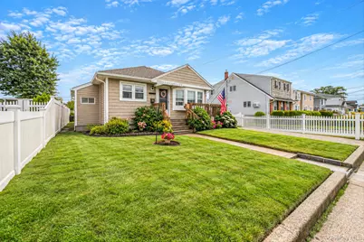 11 E Hollywood Avenue, Lindenhurst, NY 11757 - Photo 2