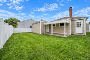 11 E Hollywood Ave, Lindenhurst, NY 11757 - Photo 6