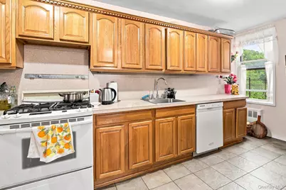 74-45 Yellowstone Boulevard #5G, Rego Park, NY 11374 - Photo 2