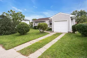 206 Alkier St, Brentwood, NY 11717 - Photo 6