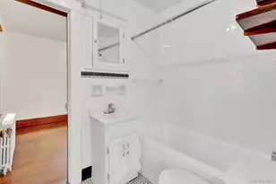 30 Brentwood Pkwy, Brentwood, NY 11717 - Photo 26