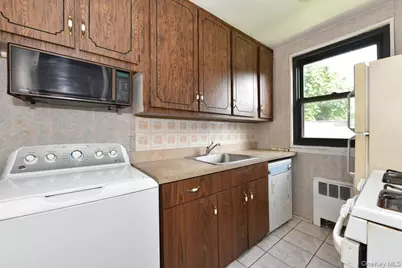 56-15 244 Street #Upper, Douglaston, NY 11362 - Photo 10
