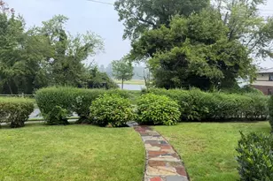 3-71 Grosvenor St, Douglaston, NY 11363 - Photo 20