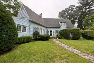 3-71 Grosvenor St, Douglaston, NY 11363 - Photo 1