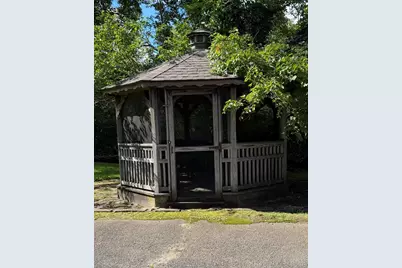 371 Grosvenor Street, Douglaston, NY 11363 - Photo 18