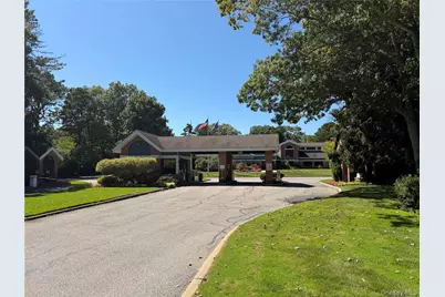 7 Sagaponack Court, Ridge, NY 11961 - Photo 2