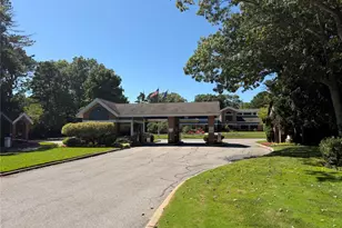 7 Sagaponack Ct, Ridge, NY 11961 - Photo 2